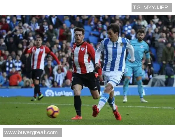 成都足球队在杯赛积分榜上以94分稳居第一名，展现强劲实力